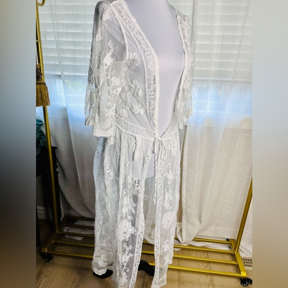 While Lace Cover Up for Swimsuit or shorts. One size only. Perfect for Summer - Picture 5 of 8
